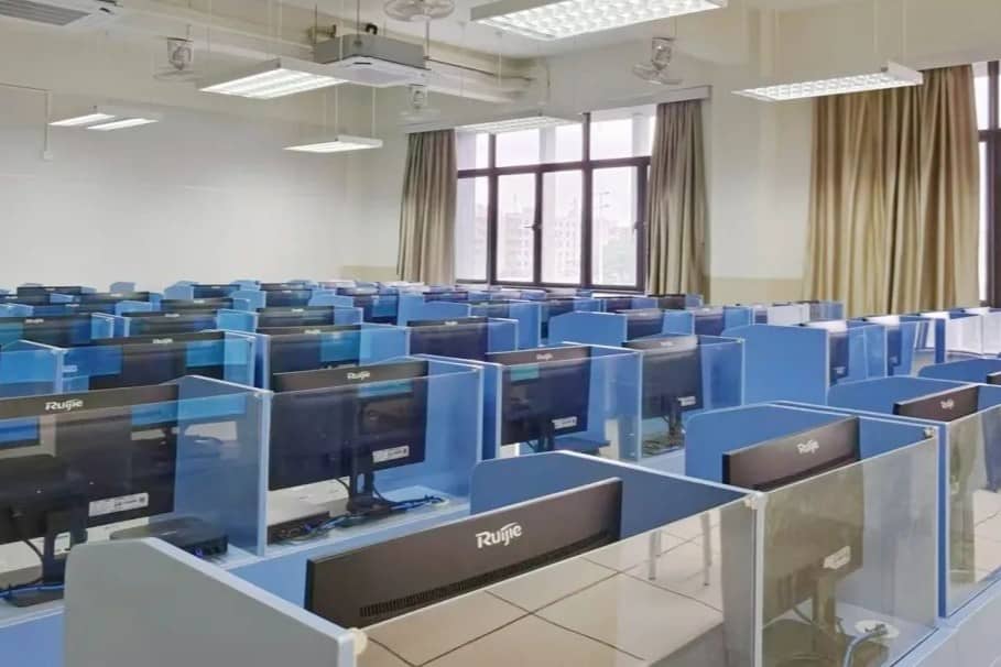 省实校园环境